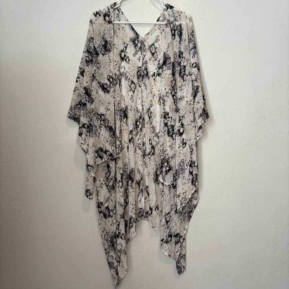 Entro Boutique M / L Black‎ & White Snakeskin Print Leopard Open Kimono Cardigan